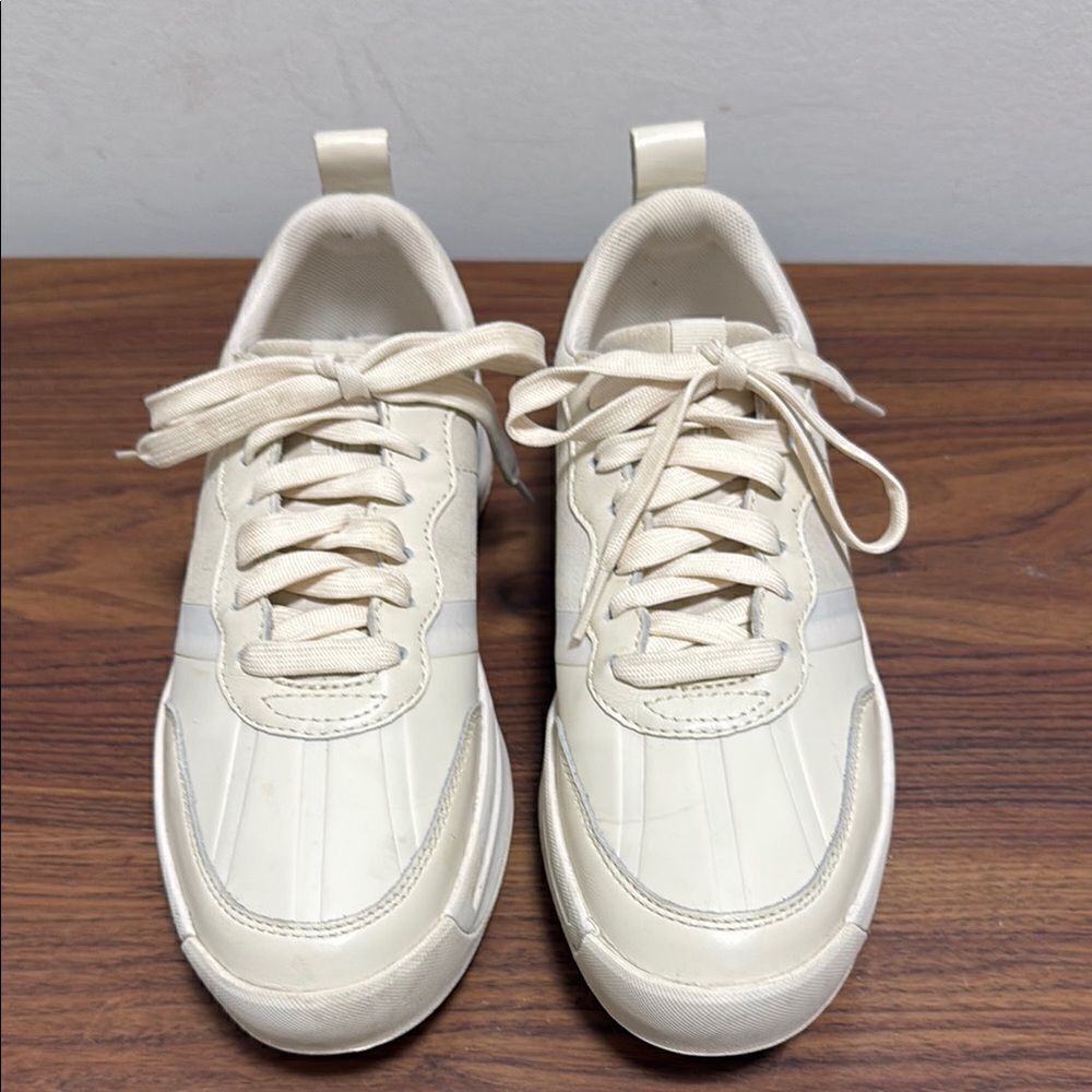 Sorel Women’s Ona 503 Everyday Low Top Waterproof Sneaker. Size 9.